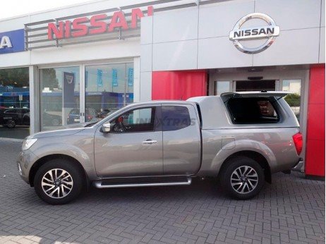 Hard-Top Travail Nissan Navara NP300 D23 EC Avec des Portes Latérales Linextras