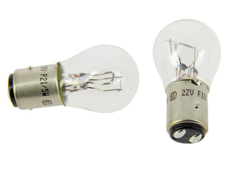[72.8781] MICHELIN 2 AMPOULES POUR VEILLEUSE ET FEU STOP POIRETTES P21/5W