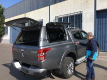 Hard-Top Travail Mitsubishi L200 2015+ DC Avec des Portes Latérales Linextras